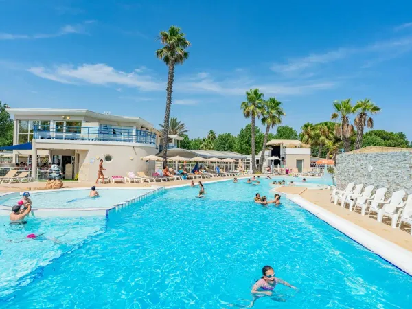 Lively swimming pool at Roan camping Le Napoléon.