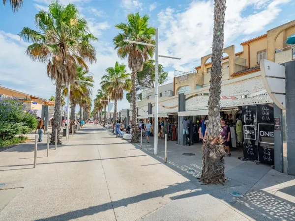 Shop on the central avenue of Vias-Plage near Roan camping Le Napoléon.