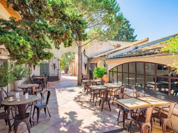 Restaurant at Roan camping Le Serignan Plage.