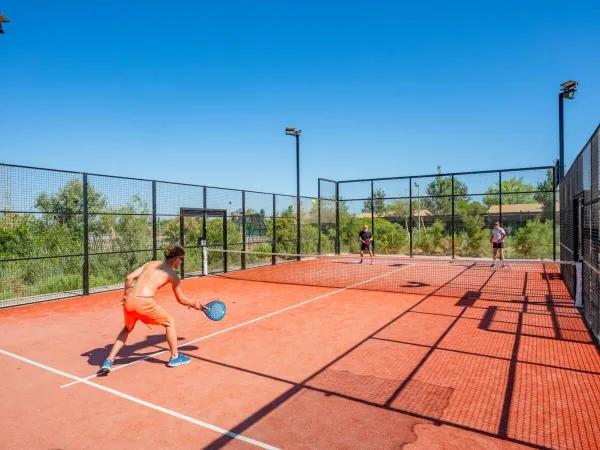 Padel court at Roan camping Le Serignan Plage.