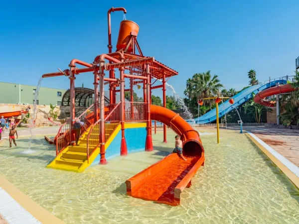 Large water play area at Roan camping La Sirène.