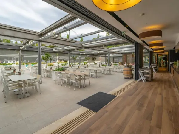 Restaurant at Roan camping Valkanela.