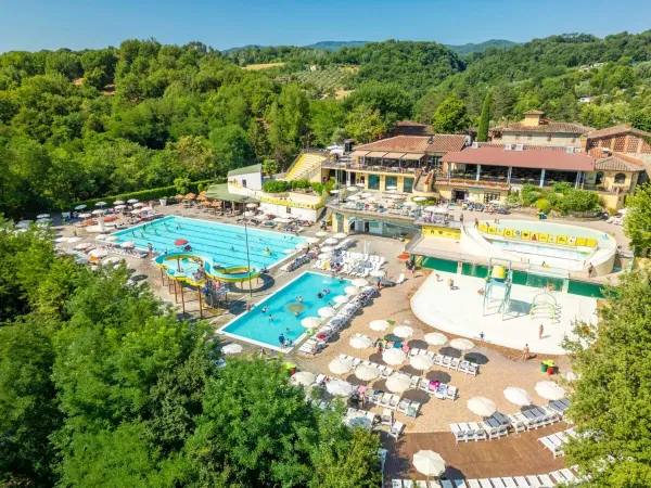 Sun terrace with semi-Olympic pool and slide at Roan camping hu Norcenni Girasole village.