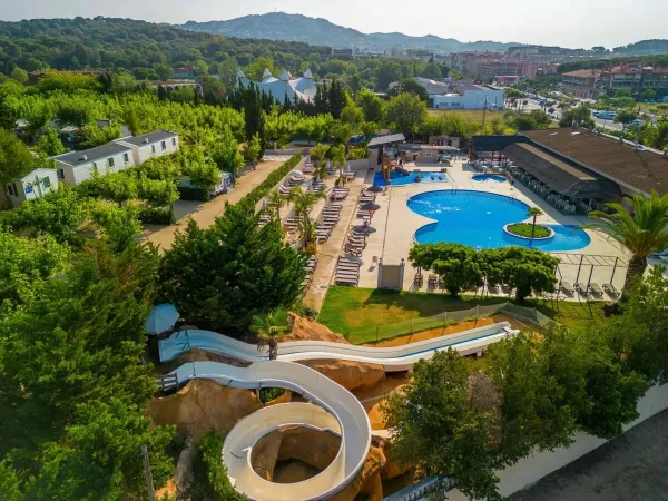 Overview of the swimming pool at Roan camping Tucan.