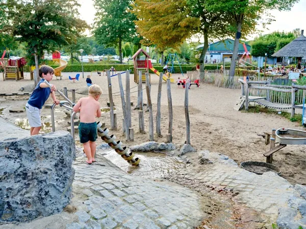 In summer, play with water in the playground at Roan camping Marvilla Parks Kaatsheuvel.