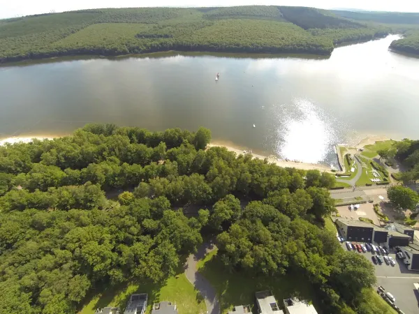 Photo taken from the air of the lake and Roan campsite Le Lac des Vieilles Forges.