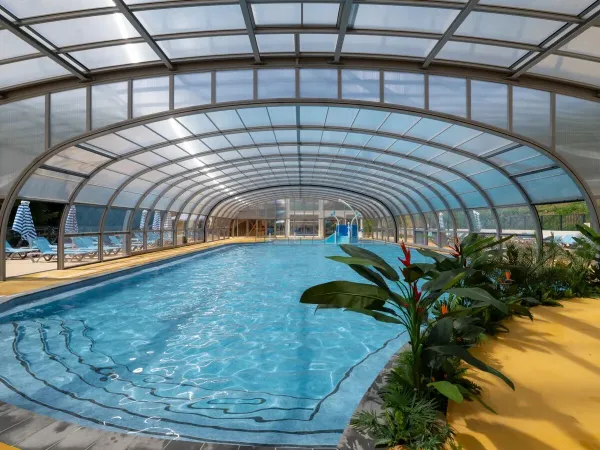 The indoor pool at Roan campsite Le Lac des Vieilles Forges.