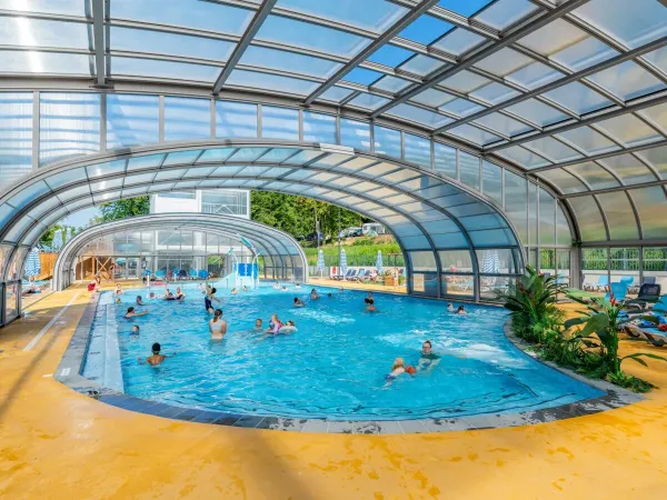 The swimming pool that can be opened in fine weather at Roan camping Le Lac des Vieilles Forges.
