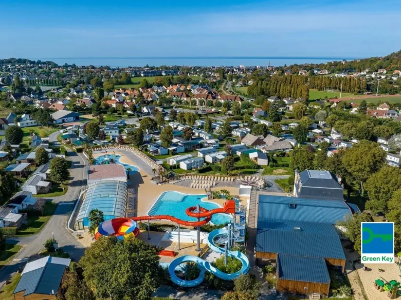 Roan campsite La Vallée pool complex.