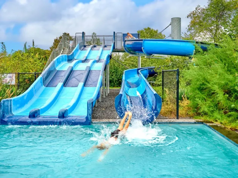 Overview of slides outdoor pool at Roan camping De Twee Bruggen.