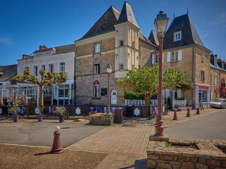 Cosy town close to Roan campsite Les Chardons Bleus de la Turballe.