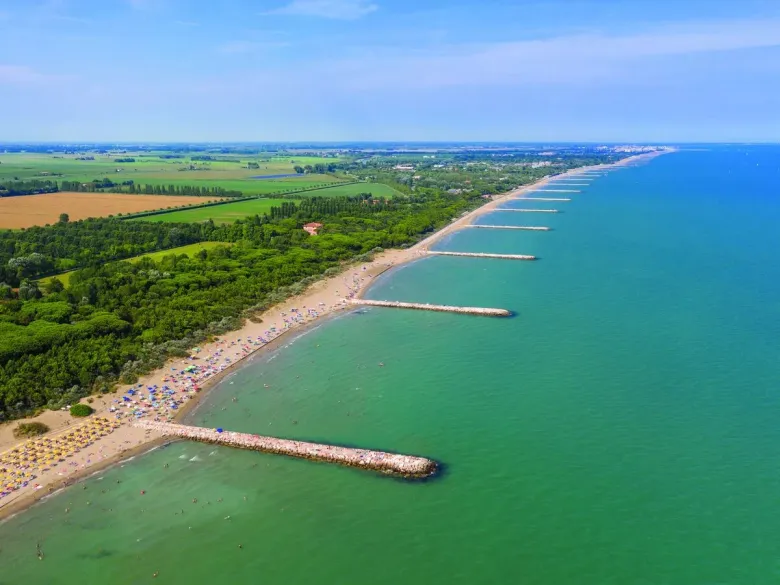 Top view of the beach at Roan camping hu Eraclea Mare.