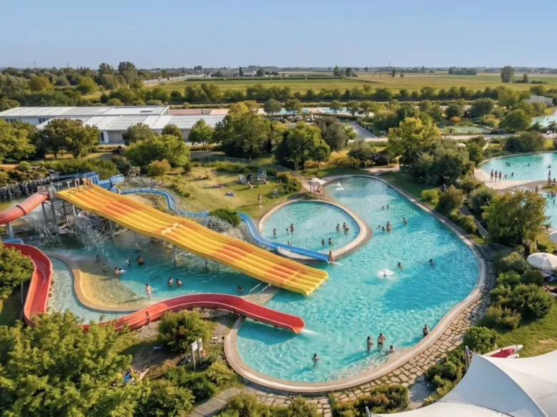 An animated image of the pool at Roan camping hu Eraclea mare.