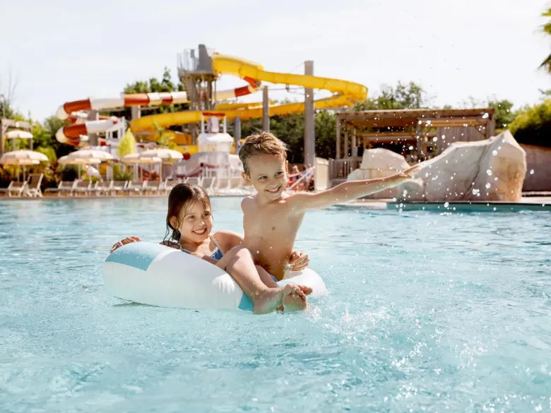 Water fun with child at Roan camping La Grand Terre.