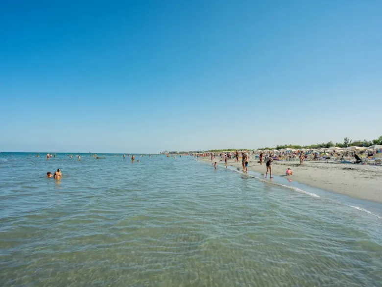 Atmosphere picture beach at Roan camping Adriano Family Collection.