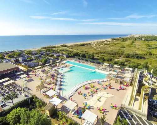 Overview of Roan camping Beach Garden's water park.