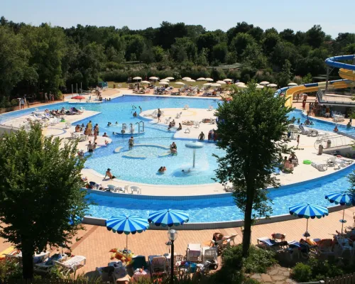 Overview pool at Roan campsite Villaggio Turistico.