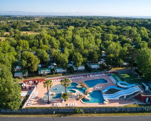 Overview pool of Roan camping De Canet.