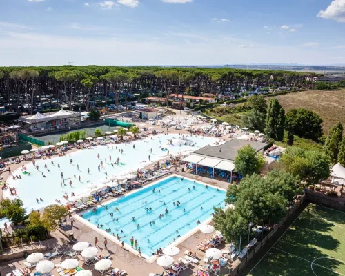 Overview pool at Roan camping Fabulous.