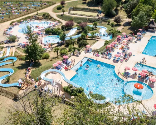 Overview of swimming pool at Roan campsite Avit Loisirs.