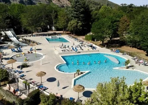 Overview pool of Roan camping La Grand Terre.