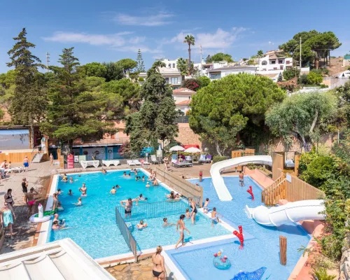 Overview of swimming pool at Roan camping Cala Canyelles.