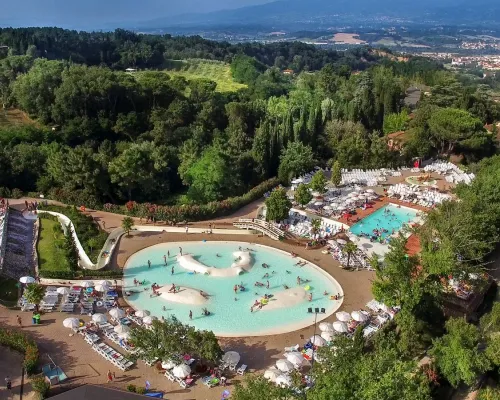 Overview pool Roan camping Norcenni Girasole.