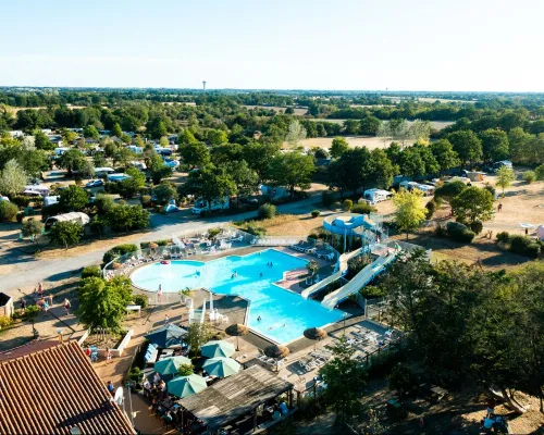 Overview of swimming pool at Roan camping du Latois.