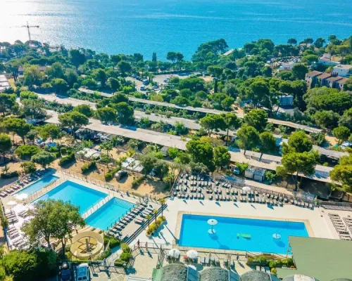 Overview of swimming pools at Roan camping Cala Gogo.