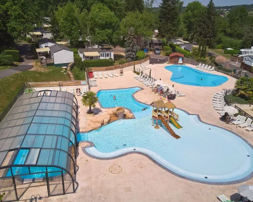Overview photo of the swimming pool at Roan camping Le Chêne Gris.