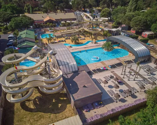 Overview pool complex of Roan camping La Pinède.