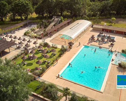 Overview photo of the swimming pool at Roan camping Verdon Parc.