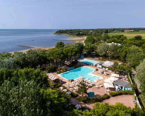 Overview of pool and beach at Roan campsite Tenuta Primero.
