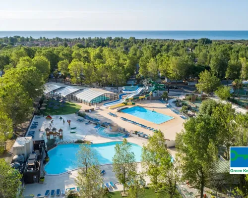 Overview of swimming pools at Roan camping Domaine de La Yole.