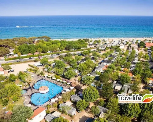 Roan camping Alannia El Pinar photographed from above.