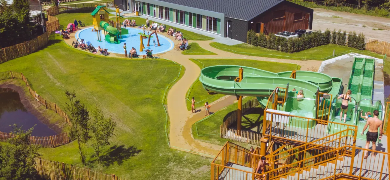The outdoor swimming pool at Marvilla Parks Kaatsheuvel campsite.
