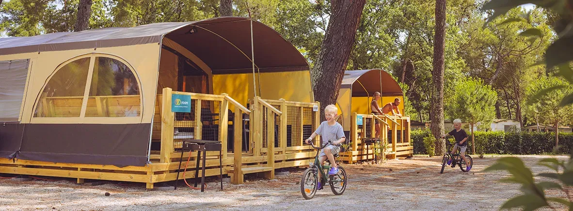 The lodge tent holiday by Roan.