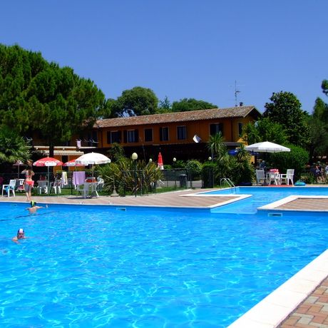 Luxury camping at Lake Garda