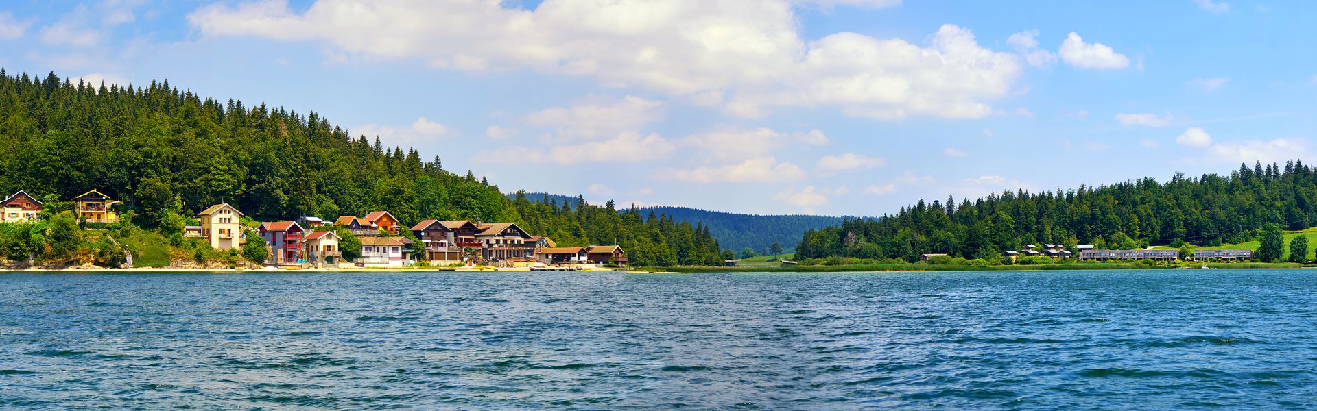 Last-minute camping holidays in the Jura region